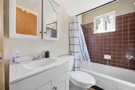 2928 1/2 Elroy Avenue Brentwood PA 15227