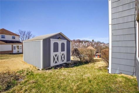 612 Independence Drive Clairton PA 15025