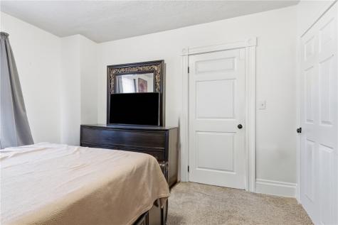 706 Noblestown Road Green Tree PA 15106