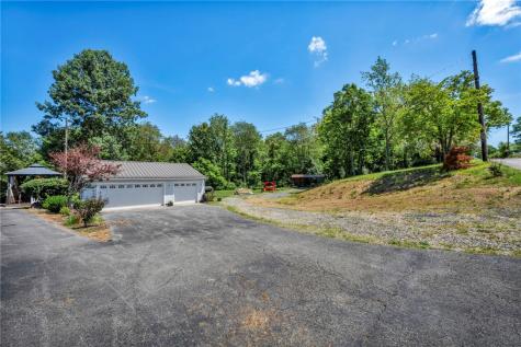 159 Murdocksville Road Hanover Township PA 15026