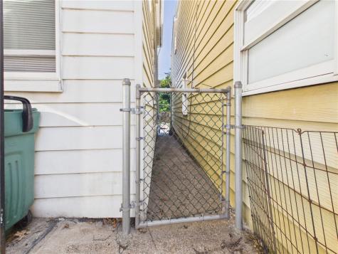 1872 Greenleaf Street West End PA 15203