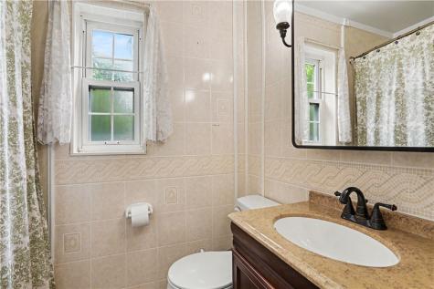 21 Leon Road Green Tree PA 15220