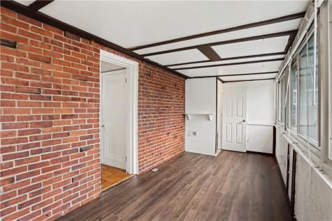 21 Leon Road Green Tree PA 15220