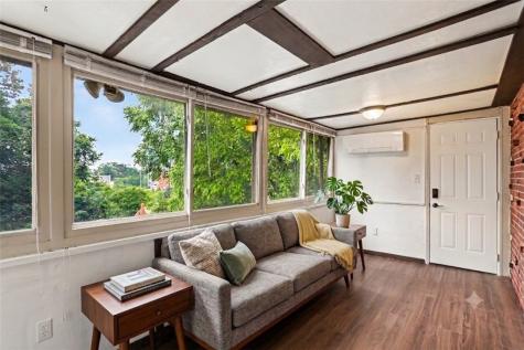 21 Leon Road Green Tree PA 15220