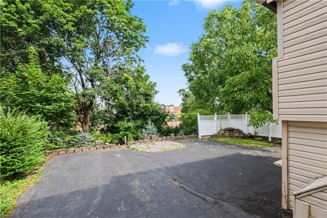 21 Leon Road Green Tree PA 15220