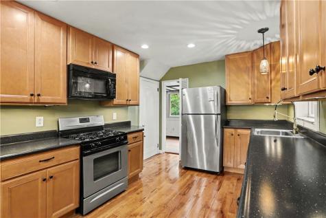 21 Leon Road Green Tree PA 15220