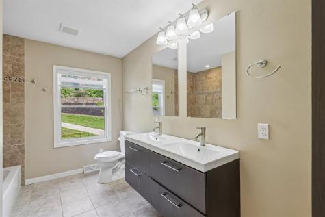 4843 King Road Hampton PA 15101