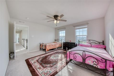 405 Creekside Court North Strabane PA 15330
