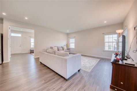 405 Creekside Court North Strabane PA 15330