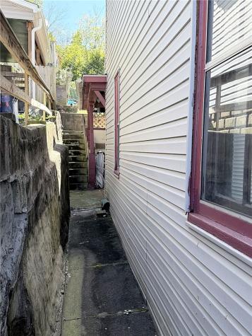 112 Hillside Avenue Pitcairn PA 15140