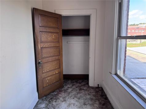 215 S 2nd Street Jeannette PA 15644