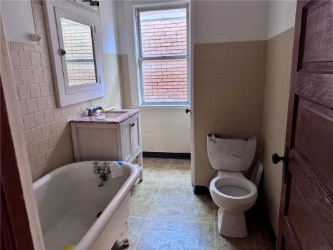 215 S 2nd Street Jeannette PA 15644