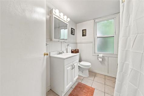 226 Garland Street Edgewood PA 15218