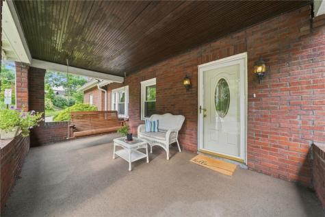 226 Garland Street Edgewood PA 15218