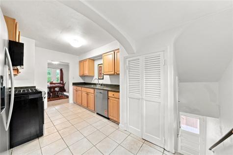 226 Garland Street Edgewood PA 15218