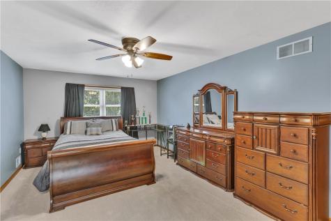 7 Hawthorne Lane Irwin PA 15642