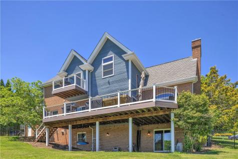 7 Hawthorne Lane Irwin PA 15642