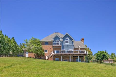 7 Hawthorne Lane Irwin PA 15642