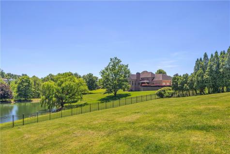 7 Hawthorne Lane Irwin PA 15642