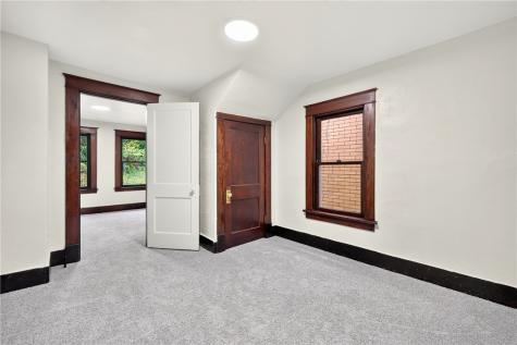 28 Waldorf Street Observatory Hill PA 15214