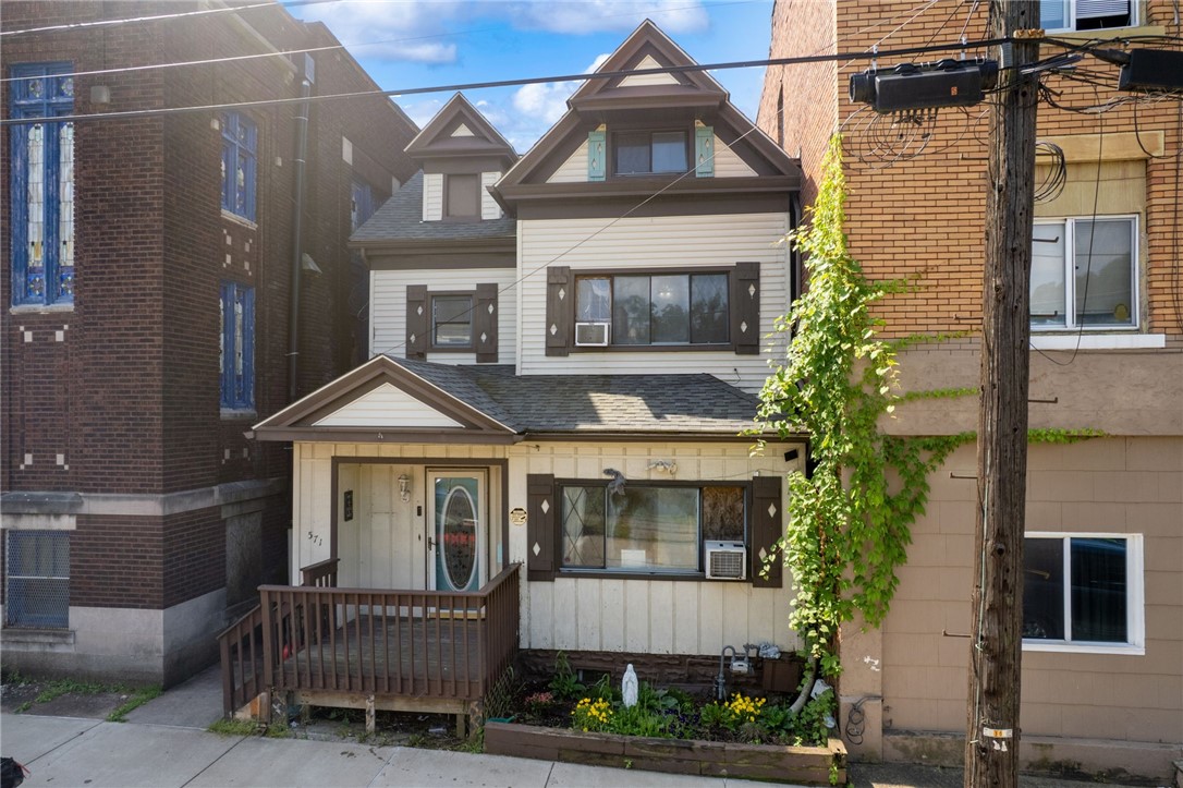 571 3rd Street Pitcairn PA 15140