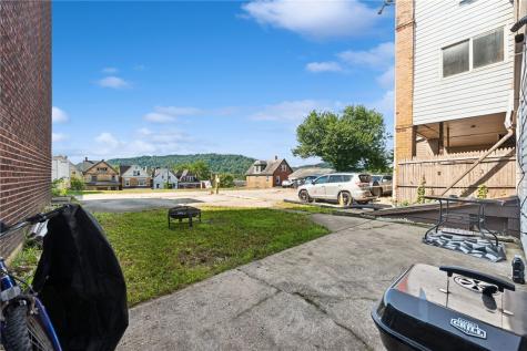 571 3rd Street Pitcairn PA 15140