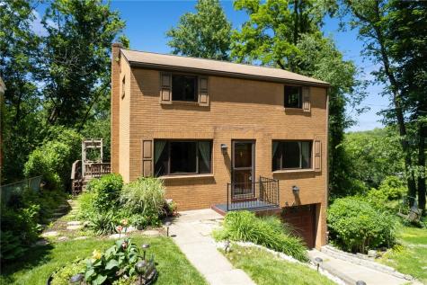 341 E Agnew Avenue Carrick PA 15210