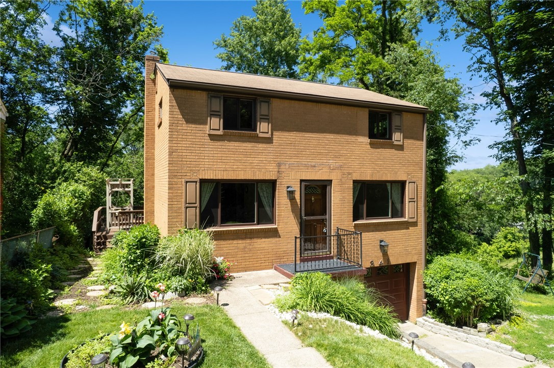 341 E Agnew Avenue Carrick PA 15210