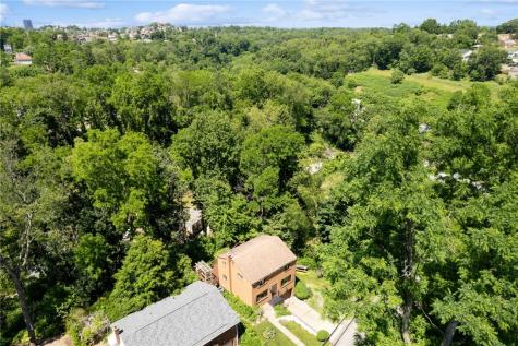 341 E Agnew Avenue Carrick PA 15210