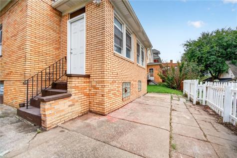 1427 Duss Avenue Ambridge PA 15003