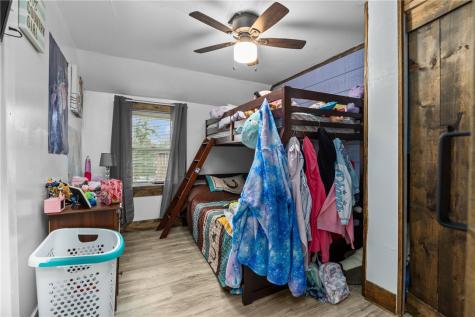 152 N Haft Street Houston PA 15342