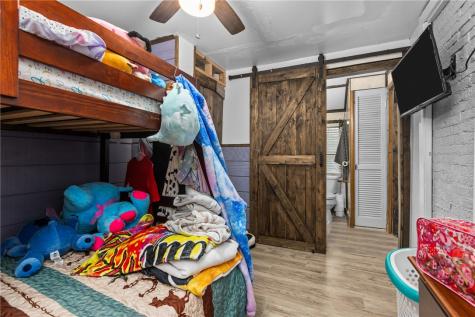 152 N Haft Street Houston PA 15342