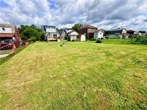 319 Manhattan Avenue Shaler PA 15223
