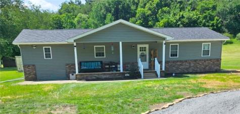 633 Bartleyville Road Hanover Township PA 15021