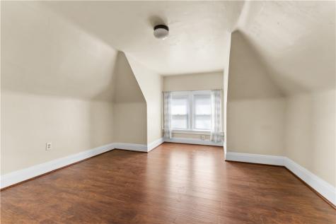 184 W Hutchinson Avenue Edgewood PA 15218