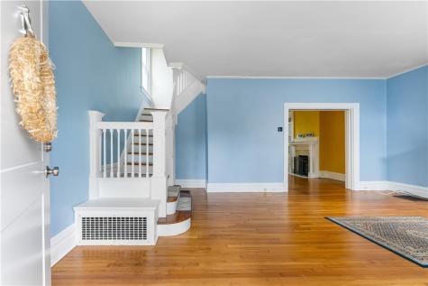184 W Hutchinson Avenue Edgewood PA 15218
