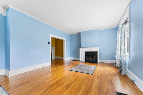 184 W Hutchinson Avenue Edgewood PA 15218