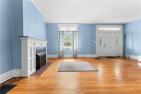 184 W Hutchinson Avenue Edgewood PA 15218