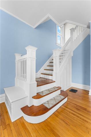 184 W Hutchinson Avenue Edgewood PA 15218