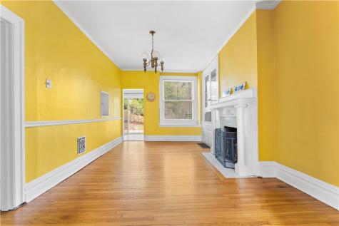 184 W Hutchinson Avenue Edgewood PA 15218