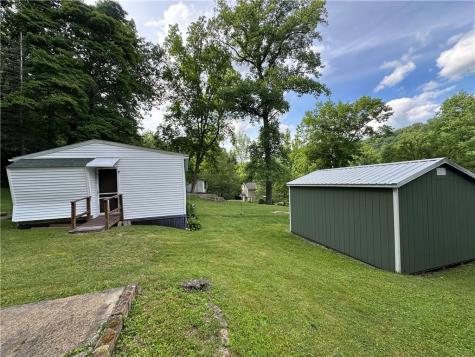 129 Old Farm Lane Brady's Bend Township PA 16028