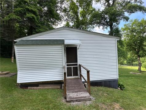 129 Old Farm Lane Brady's Bend Township PA 16028