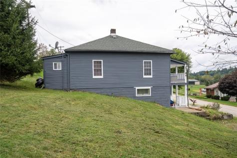 6 Browarsky Boulevard Avella PA 15312