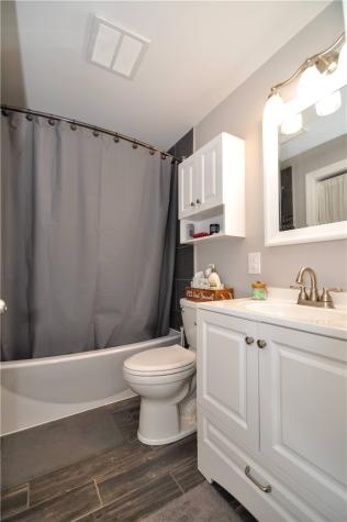 5164 Glenhurst Road Lincoln Place PA 15207