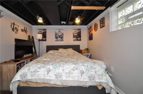 5164 Glenhurst Road Lincoln Place PA 15207
