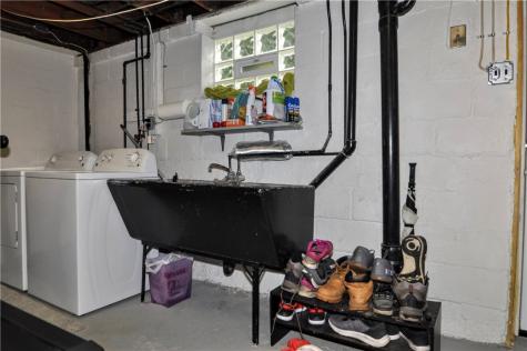 5164 Glenhurst Road Lincoln Place PA 15207