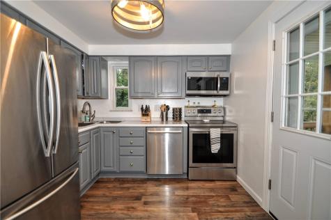 5164 Glenhurst Road Lincoln Place PA 15207