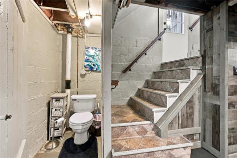 54 Sampson Avenue Ingram PA 15205