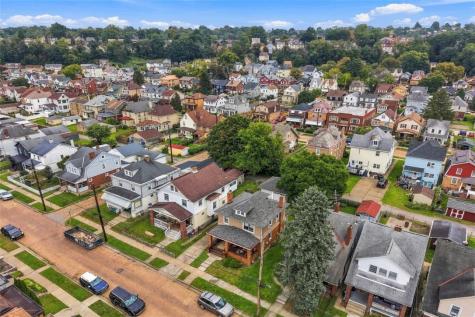 54 Sampson Avenue Ingram PA 15205