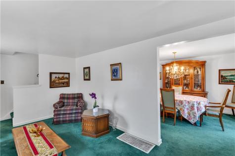 571 Helena Street East Mckeesport PA 15035